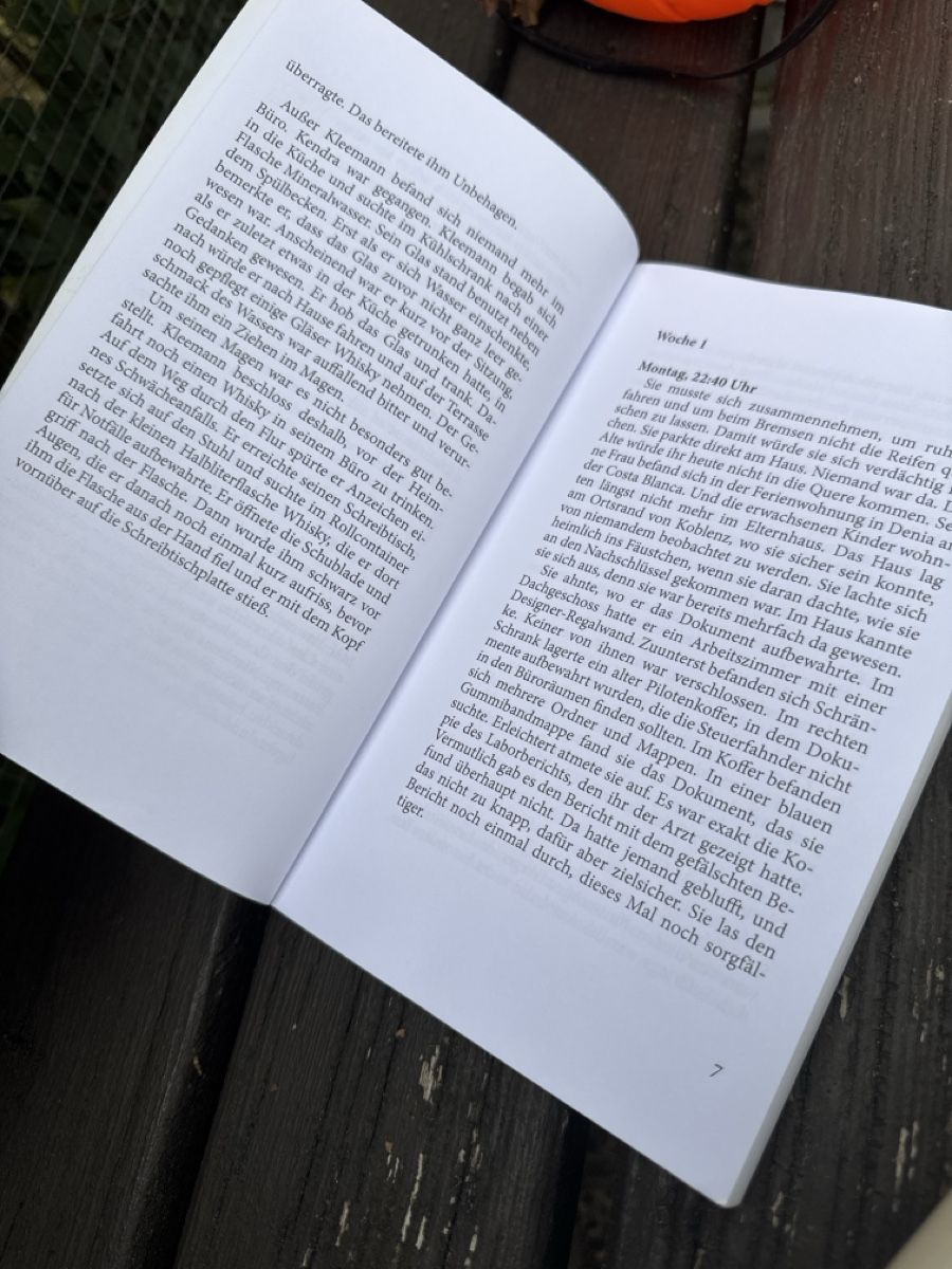 Libri: Kriminalroman Tod eines Headhunters Simone Klein – Usato da Zürich venduto da Belisimo 6