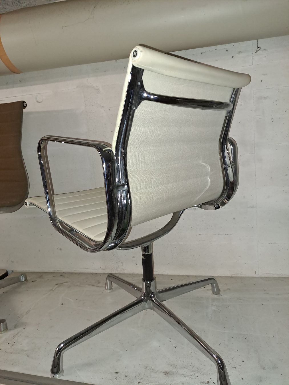 Vitra Chaises: Vitra Eames EA 108 – D'occasion à Küsnacht ZH par walterzingo 1