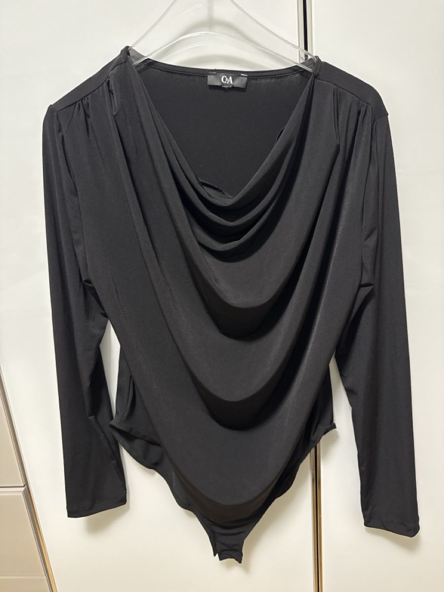 C&A Top: Schwarzer Body mit Wasserfallausschnitt, Grösse L, neu! – Nuovo (secondo la descrizione) da Sursee venduto da Alyel
