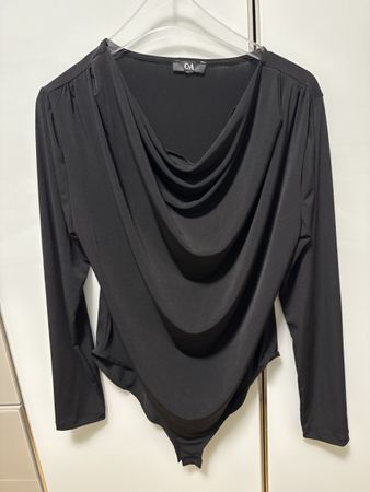 Schwarzer Body mit Wasserfallausschnitt, Grösse L, neu!