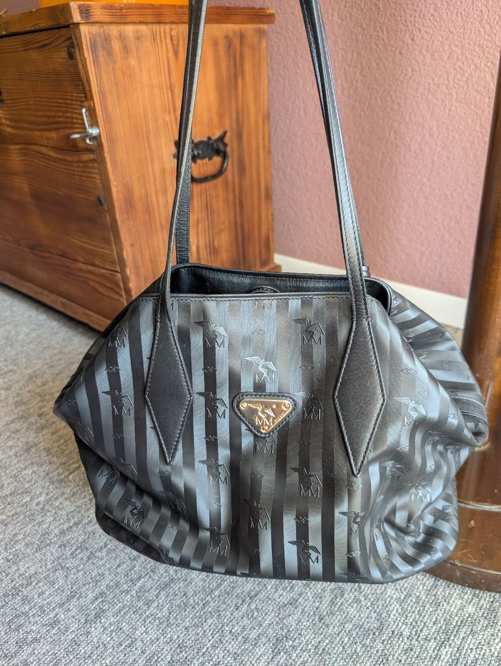 Maison Mollerus Borse da donna: MCM Mollerus Tasche schwarz gestreift Handtasche – Usato da Bern venduto da Hingerdiramueberbiet 1