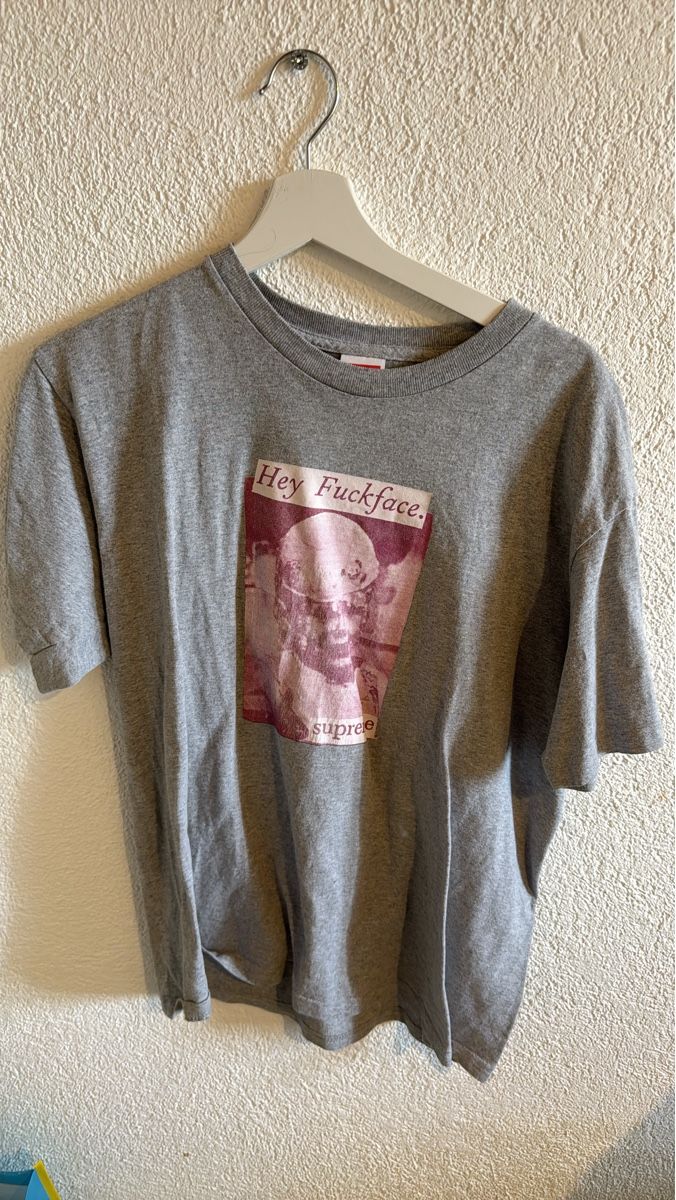 Supreme T-Shirts: Supreme T-Shirt Grösse M – Gebraucht aus Heimberg von Lilaloli