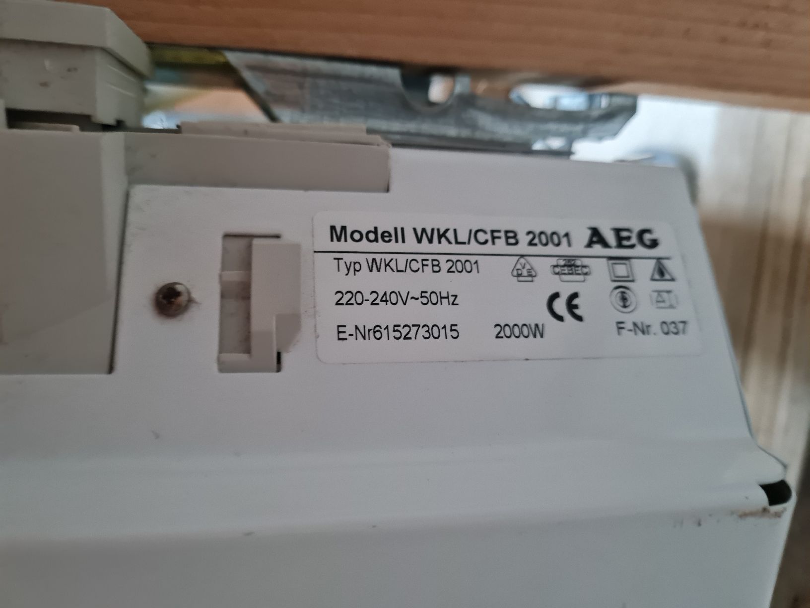 Radiatori: AEG Radiator/Heizkörper WKL/CFB 2001, 2000W – Usato da Däniken SO venduto da Schenkerk 5