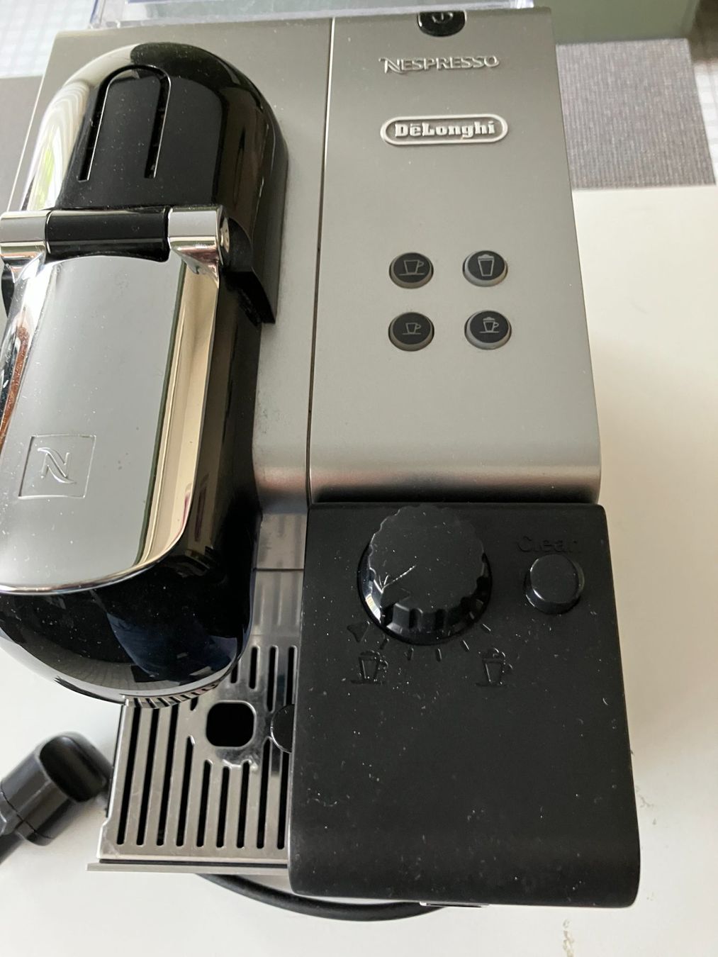 De'Longhi Kaffeemaschinen & Espressomaschinen: Nespresso De Longhi Lattissima – Gebraucht aus Aadorf von heiluz15 1