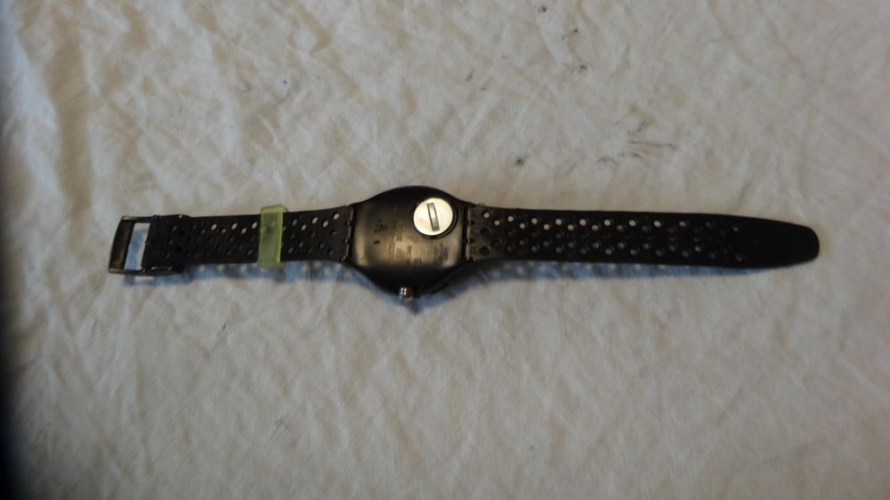 Swatch Montres: S-WATCH  SCHÖNE HERREN UHR,QUARTZ.SCHÖNE FARBE.LÄÜFT – D'occasion à zürich par ahmad01 2