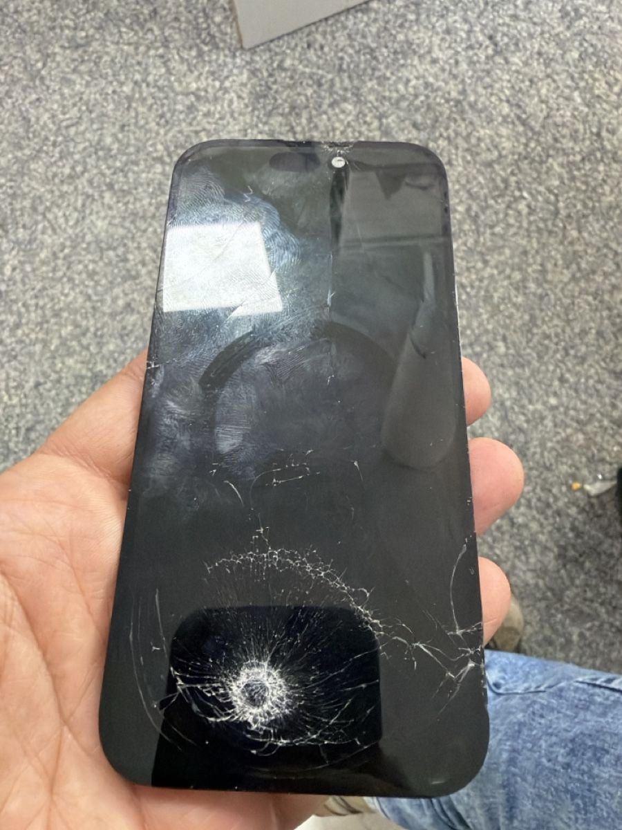 Apple Telefoni cellulari / Smartphones: iPhone 15 original - uniquement écran cassé – Difettoso da Bulle venduto da Nghost
