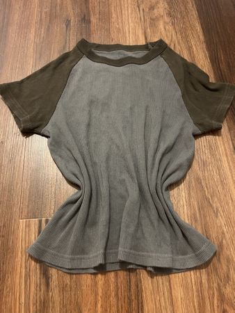 brandy melville T-Shirt Grau Dunkelgrün Ripp Grösse S