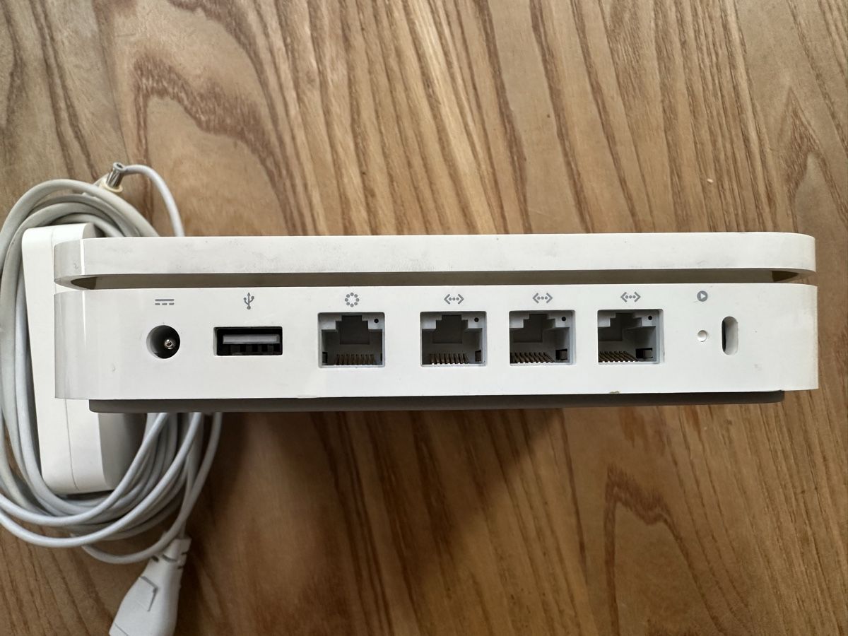 Apple Modem & Router: Apple Airport Extreme Basisstation – Usato da Mauensee venduto da Rovertomcat 1