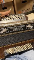 Antikes Knopfakkordeon / Handharmonika – mit Koffer