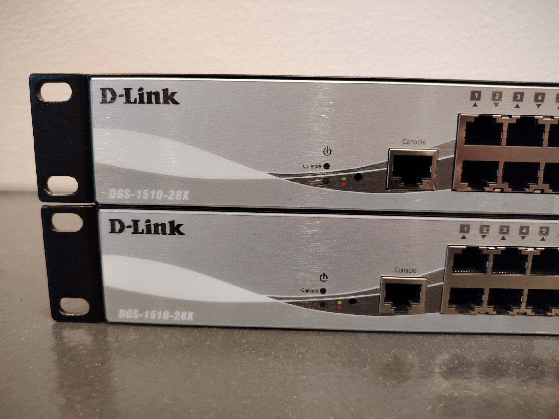 Dlink Hub & Switch: D-Link DGS-1510-28X Smart Managed Gigabit Stack Switch – Usato da Hindelbank venduto da ITC-Bern 2