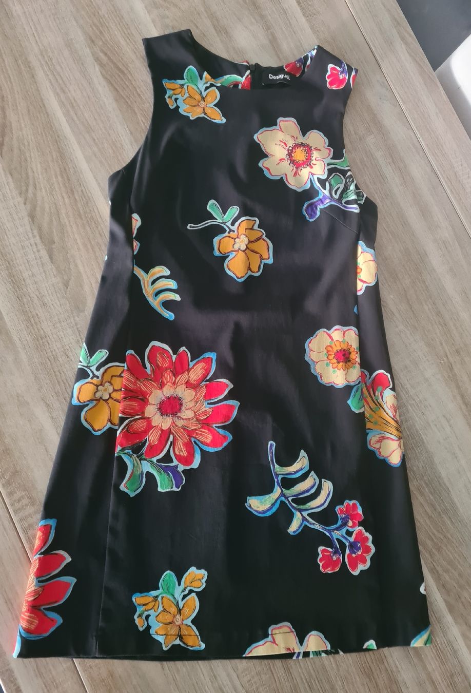 Desigual Kleider: Robe noire/fleurs (M) "DESIGUAL" (76% Viscose) – Neu und originalverpackt aus Etoy von MyStyleMyMode 4