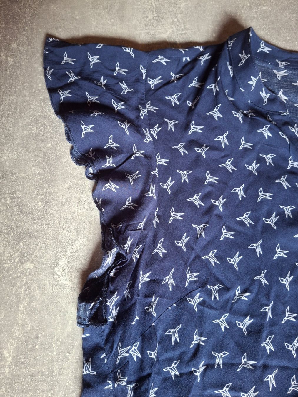 Top: Haut taille 40/42 marque Blue Motion col en V – Usato da Villiers venduto da san_jn5w 2