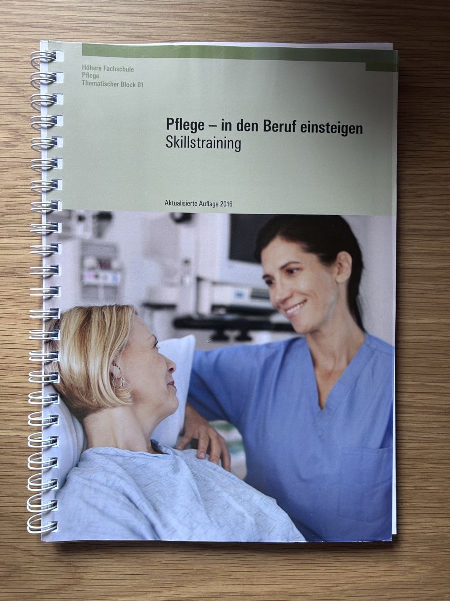 Libri: Höhere Fachschule Pflege Skillstraining Bücher – Nuovo (secondo la descrizione) da Ulisbach venduto da jul_2rpw