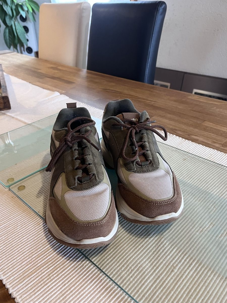 Damenschuhe: Sneaker – Gebraucht aus Bünzen von car_j9ph 2