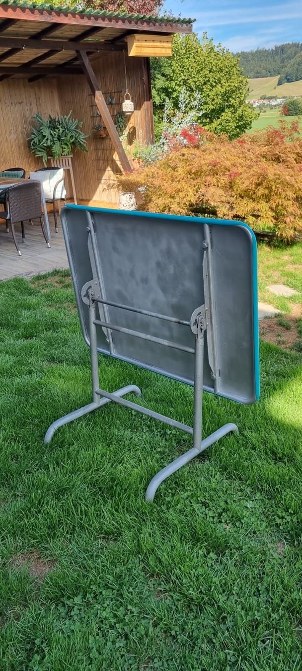 Tische: Metalltisch – Gebraucht aus Biglen von BrockenhausGruenspan 2