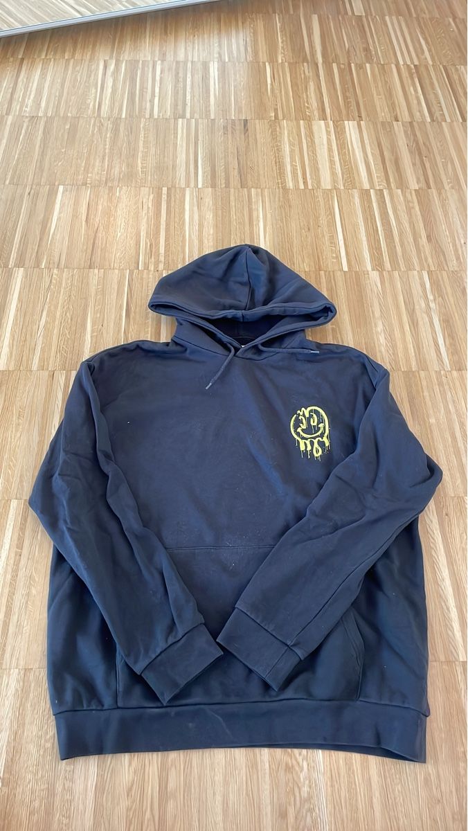 Maglioni & Felpe: Schwarzer Hoodie mit Smiley-Logo, Grösse M – Nuovo (secondo la descrizione) da Zürich venduto da saraA94