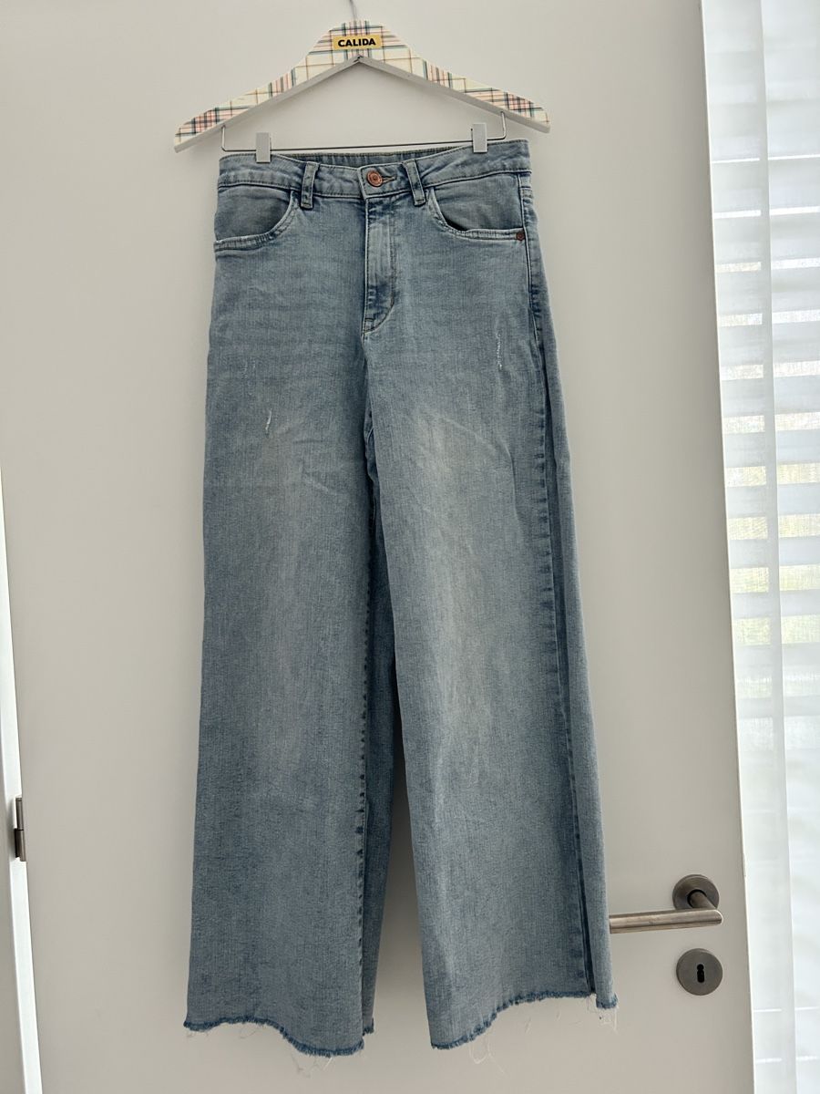 C&A Jeans: Hellblaue wide leg Jeans Grösse 34 – D'occasion à Oberkirch LU par a.nn.y