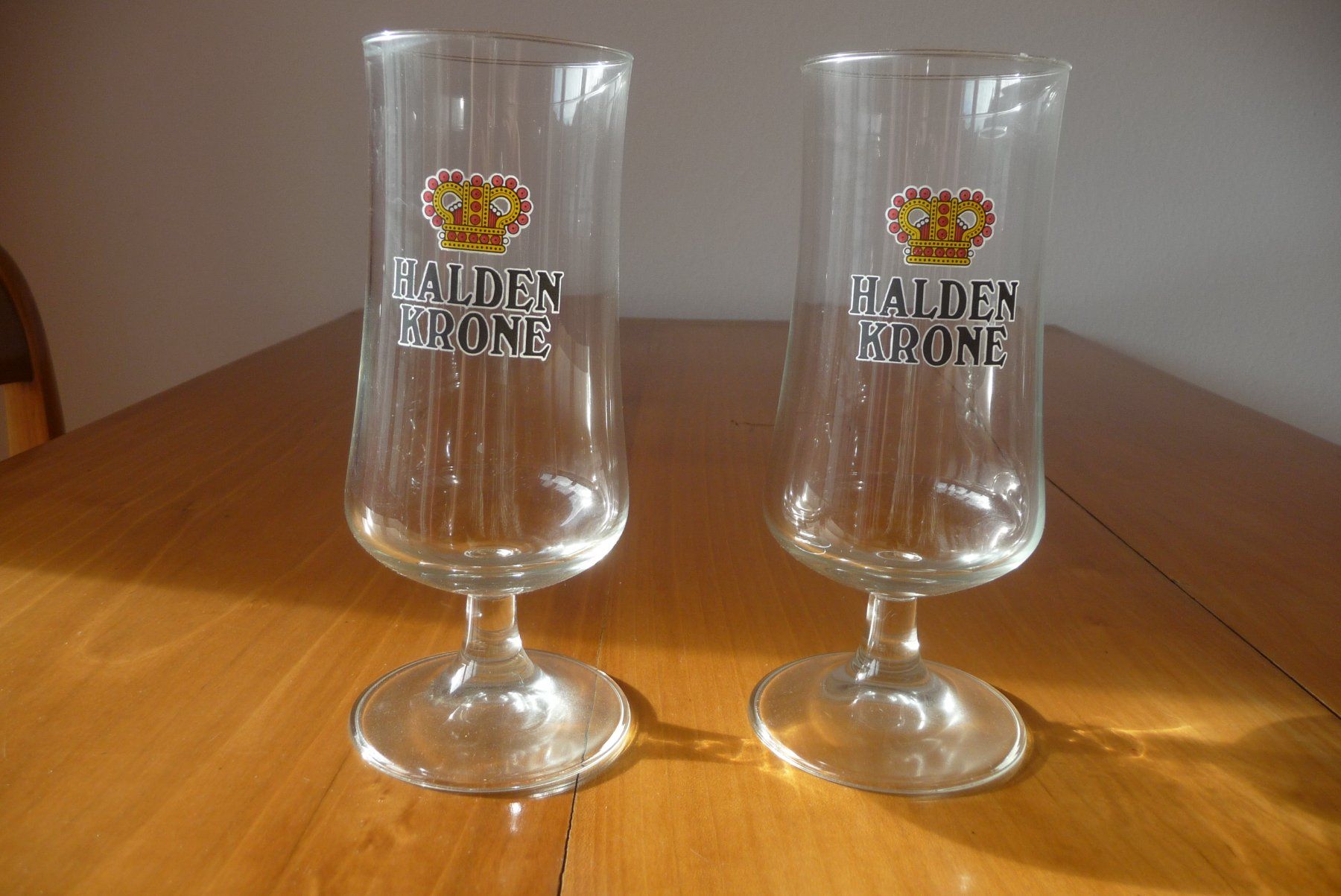 Bicchieri: 2 Bier Gläser, Halden Krone – Usato da Zürich venduto da Edje