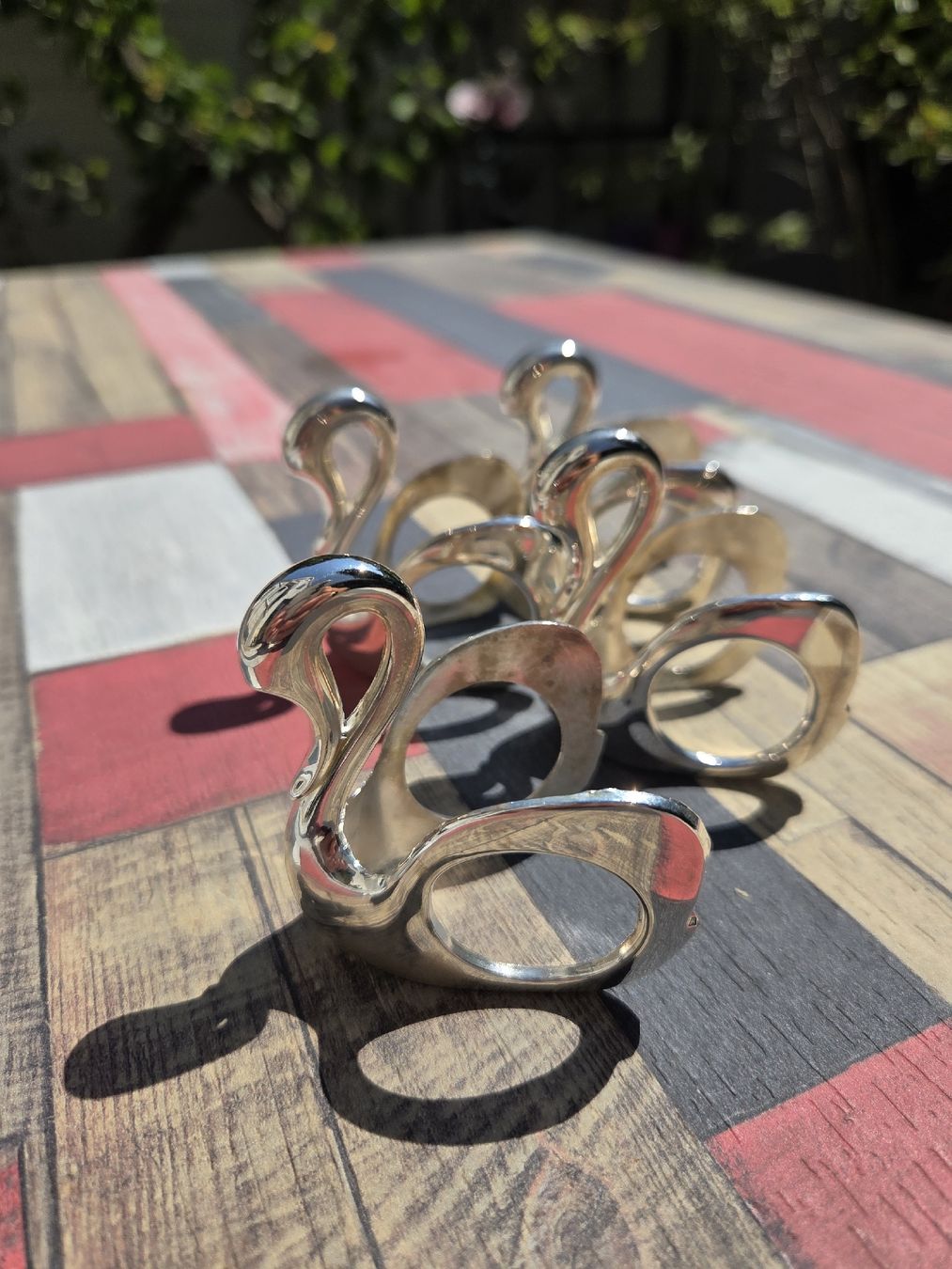 Sonstige Dekorationen & Accessoires: 4 elegante Vintage Schwanen-Serviettenringe, versilbert – Gebraucht aus Winterthur von Speos-79 1