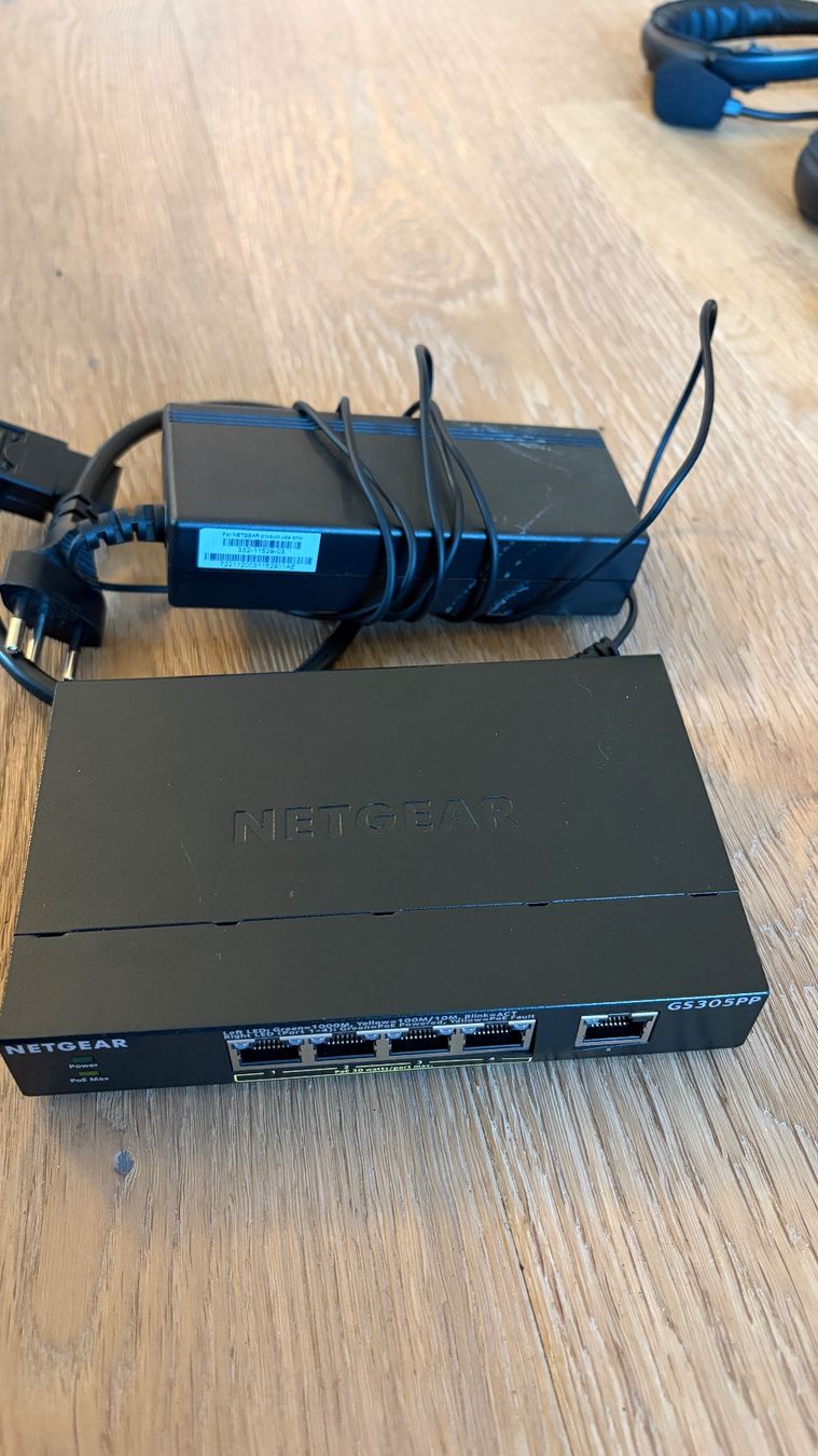 Videocamere: Riedel Intercom PunQtum Q110 3 x Set mit Headset, POE Switch – Usato da Altikon venduto da sulzstede 3