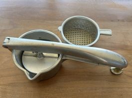 Vintage Zyliss  Saftpresse Zitruspresse  Aludruckguss