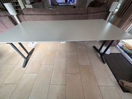 Bürotisch Schreibtisch / Gestell grau guter Zustand