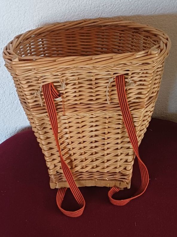 Autres antiquités ou arts: Huttli, Rückenkorb – D'occasion à Schöftland par orella7 1