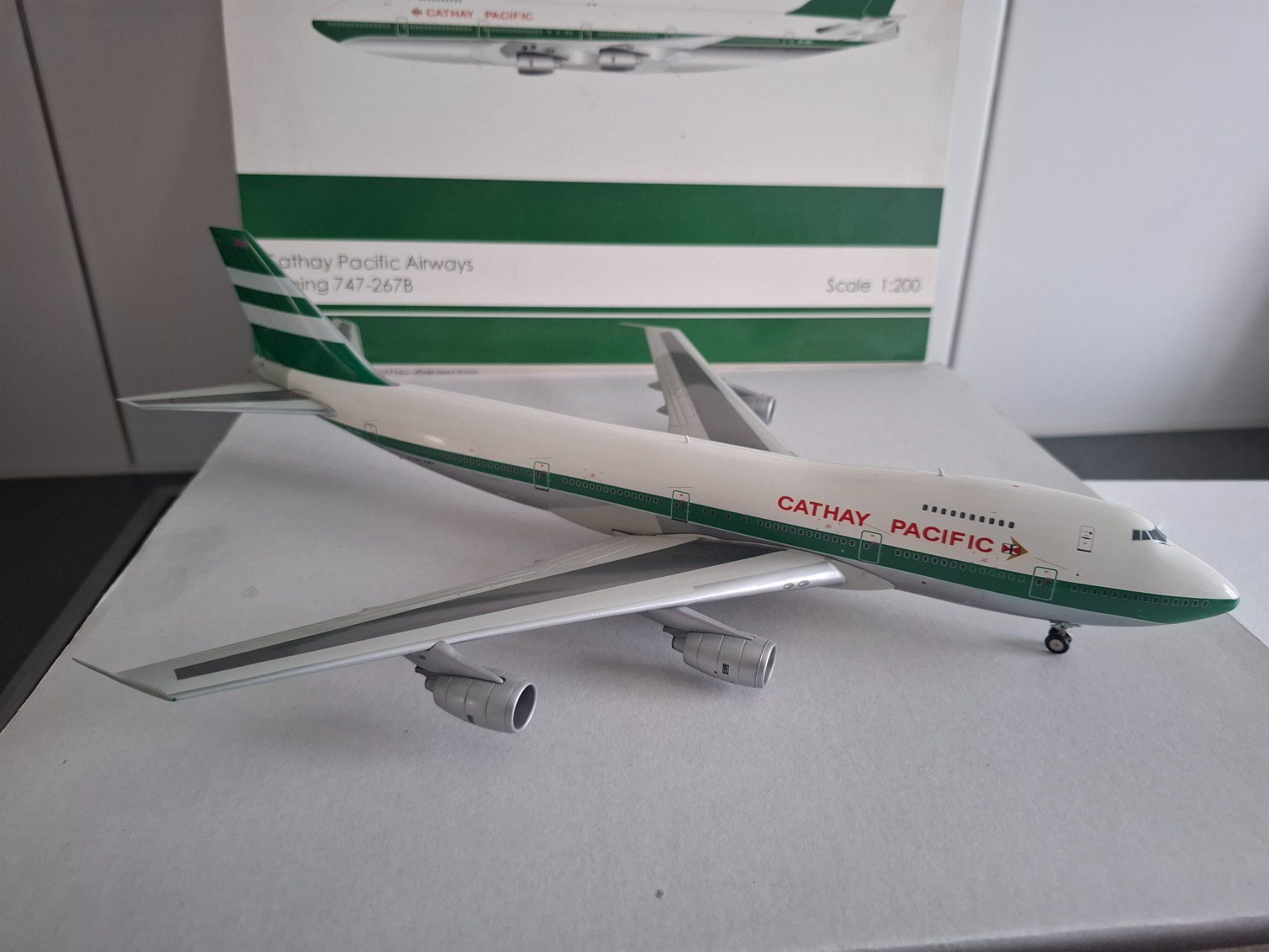 Kit di modellismo & Modellini statici: Boeing 747-267 Cathay Pacific 1/200 polished – Nuovo (secondo la descrizione) da Riehen venduto da DVD-Palace 2