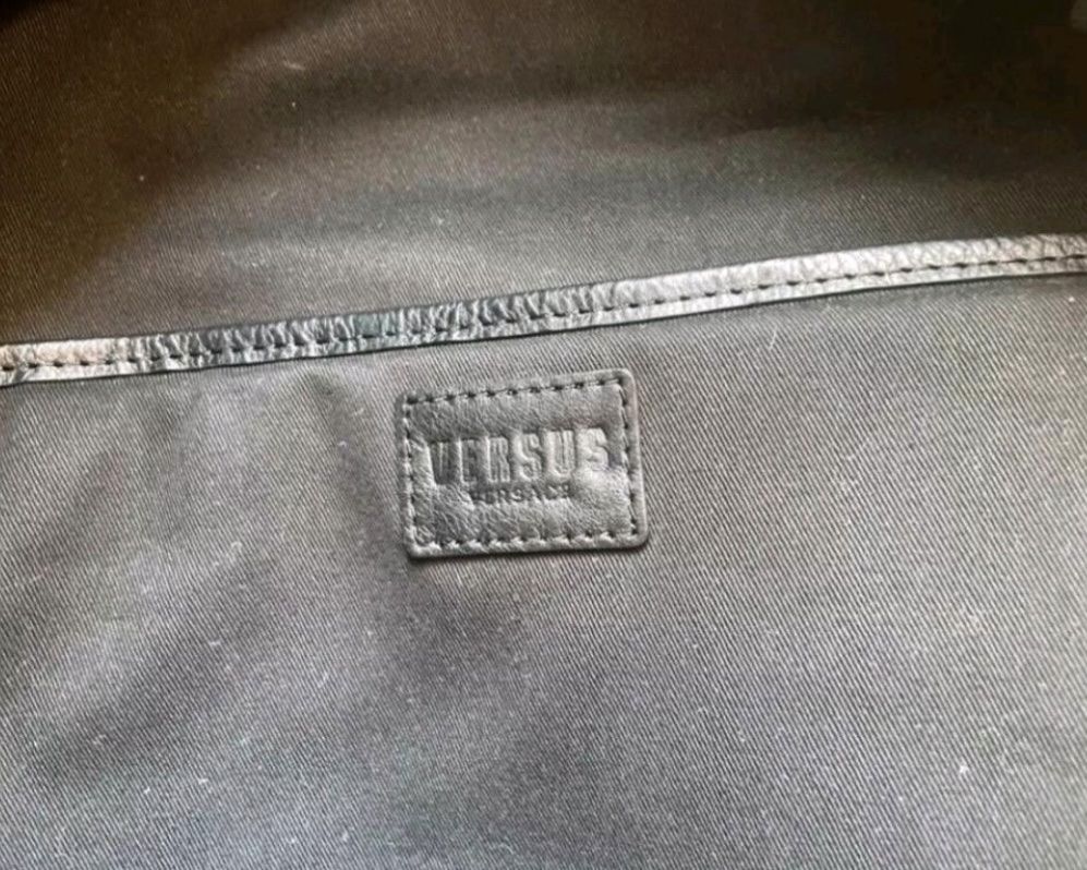 Versace Zaini: Versus Versace Rucksack schwarz silber Logo – Nuovo (secondo la descrizione) da Winterthur venduto da chiaraelisa93 6