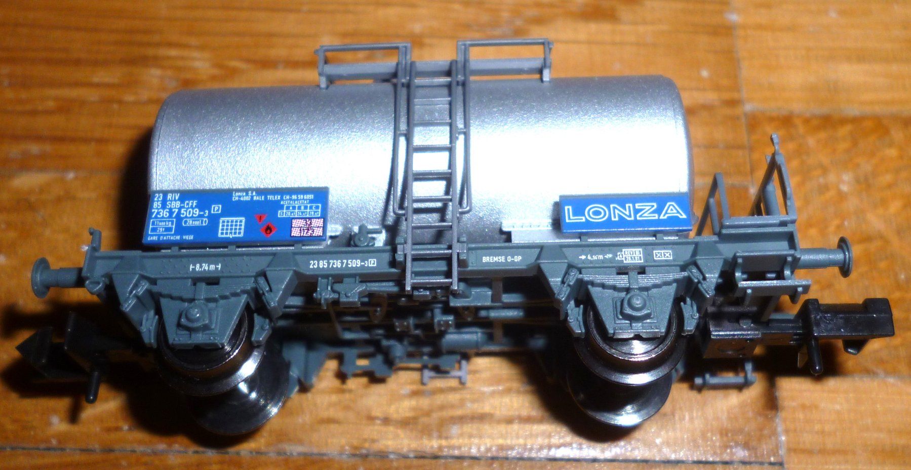 Fleischmann Modellini di ferrovie: Kesselwagen Lonza – Nuovo e nell'imballaggio originale da Langenthal venduto da Tbraunbaer 1