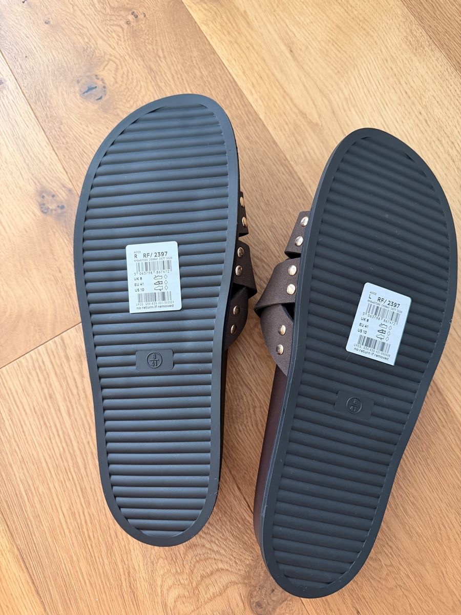 Scarpe da donna: Neue braune Sandalen – Nuovo e nell'imballaggio originale da Inwil venduto da adriana231 1
