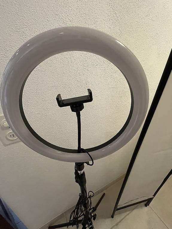 Hama Sonstige Dekorationen & Accessoires: Spotlight pour photos ou vidéos – Gebraucht aus Vesin von mfm_ql6k