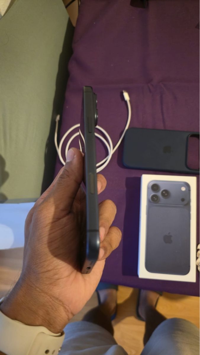 Apple Portables: iPhone 17 pro max , 256GB , blue  – Neuf (Voir description) à Neuchâtel par ste_rg9k 1