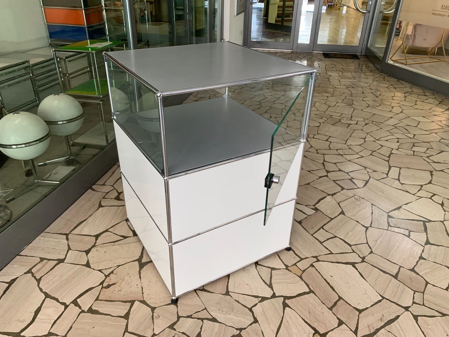 Vetrine: USM Laden Vitrine Lieferung Gratis – Usato da Thun venduto da Thuno6 1