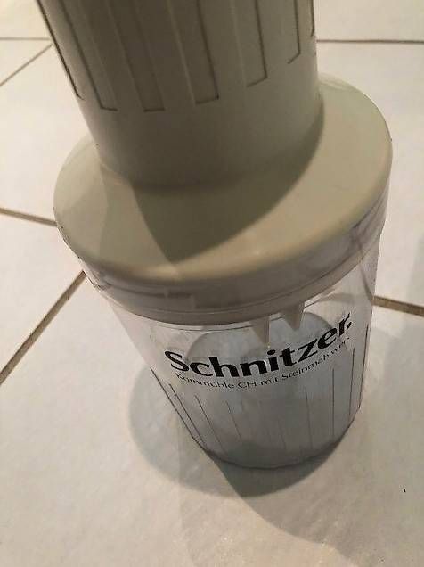 Elettrodomestici da cucina: Schnitzer Handgetreiedemühle – Usato da Bern venduto da Buyerbarb