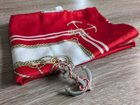 Foulard vintage rosso con ancore + spilla abbinata