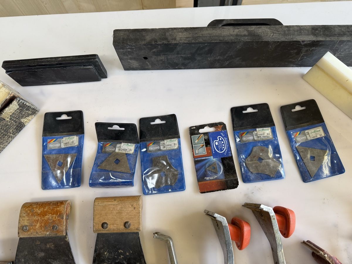 Tutti gli attrezzi: Bodenleger Werkzeug LOT – Usato da Unterengstringen venduto da Birchermuesli63 2