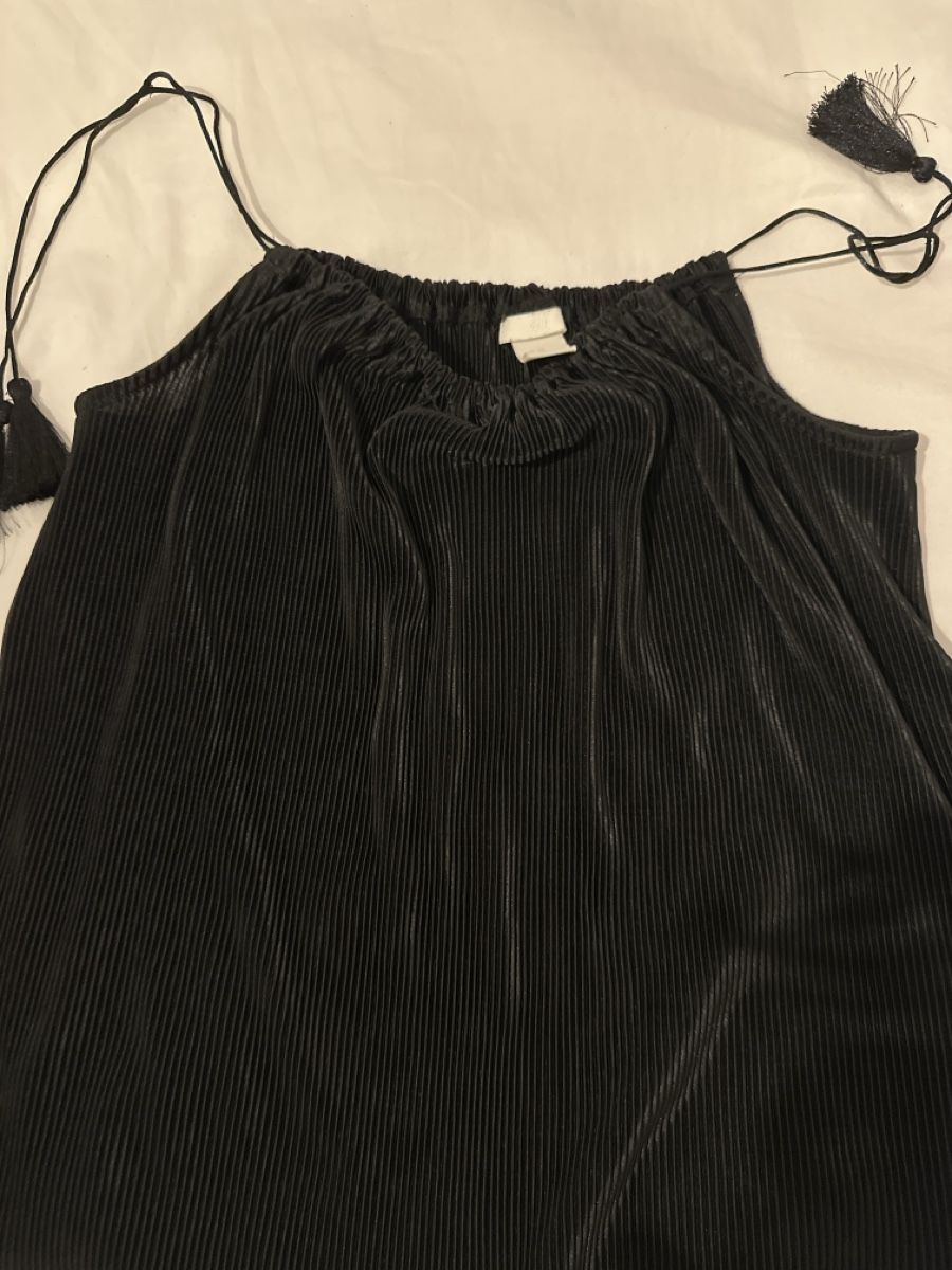 H&M Top: Schwarzes Sommertop mit Plisseé Gr. XS – Nuovo (secondo la descrizione) da Luzern venduto da val_z5jn 1