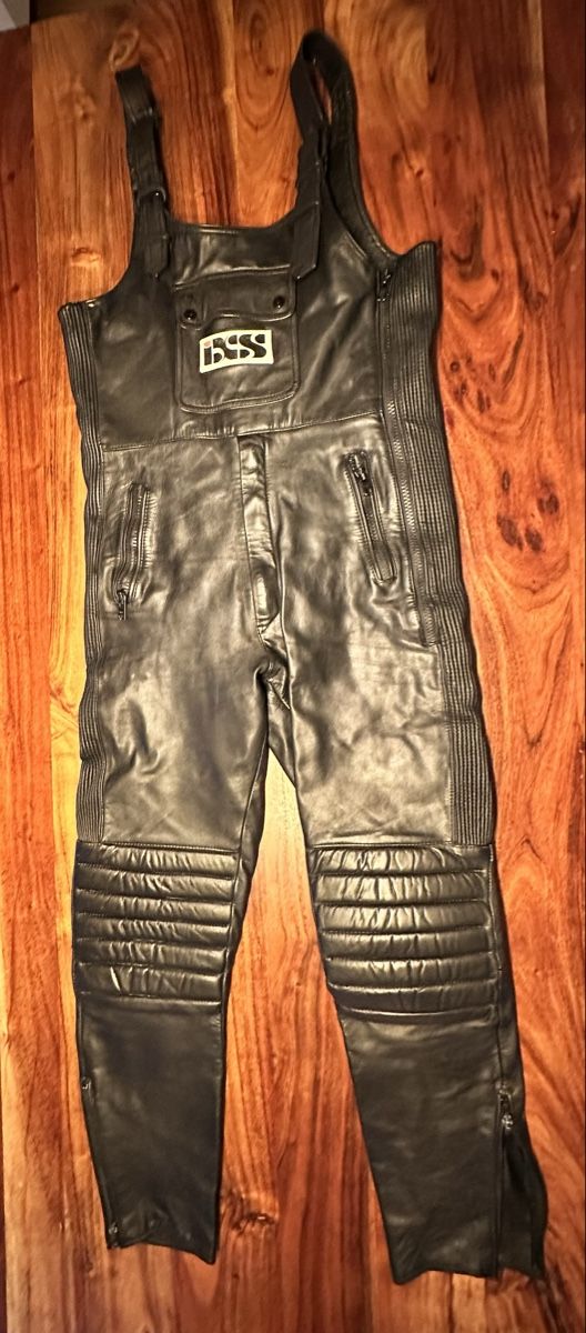 IXS Pantaloni: Coole Biker Lederlatzhose Grösse 52 – Usato da Urtenen-Schönbühl venduto da Nathalie_schori
