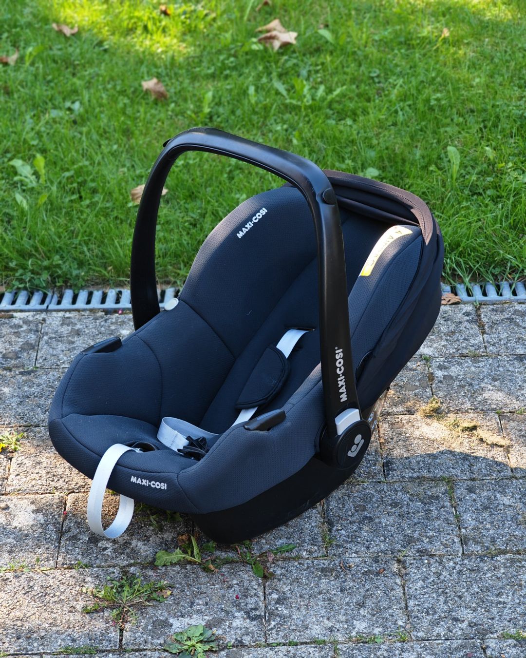Maxi-Cosi Seggiolini per auto: Maxi Cosi CabrioFix i-Size Babyschale Essential Graphite – Usato da Wetzikon ZH venduto da Gill_ZH