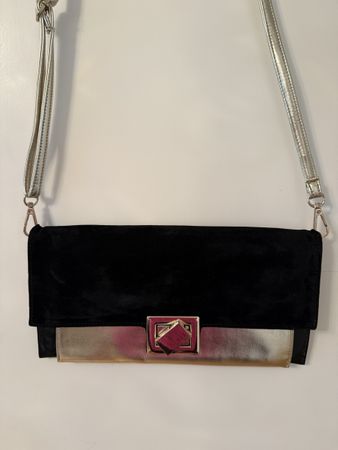Elegante Abendtasche mit goldenem Riemen und Schnalle
