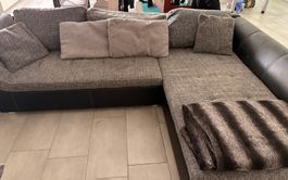 Schönes Ecksofa mit Gebrauchsspuren, muss abgeholt werden.