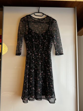 Schwarzes Blumenkleid Grösse S mit Tülloberteil Tally Weijl