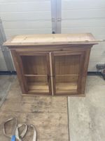 Holz Vitrine, Landhausstil, mit Glastüren, Top Zustand!