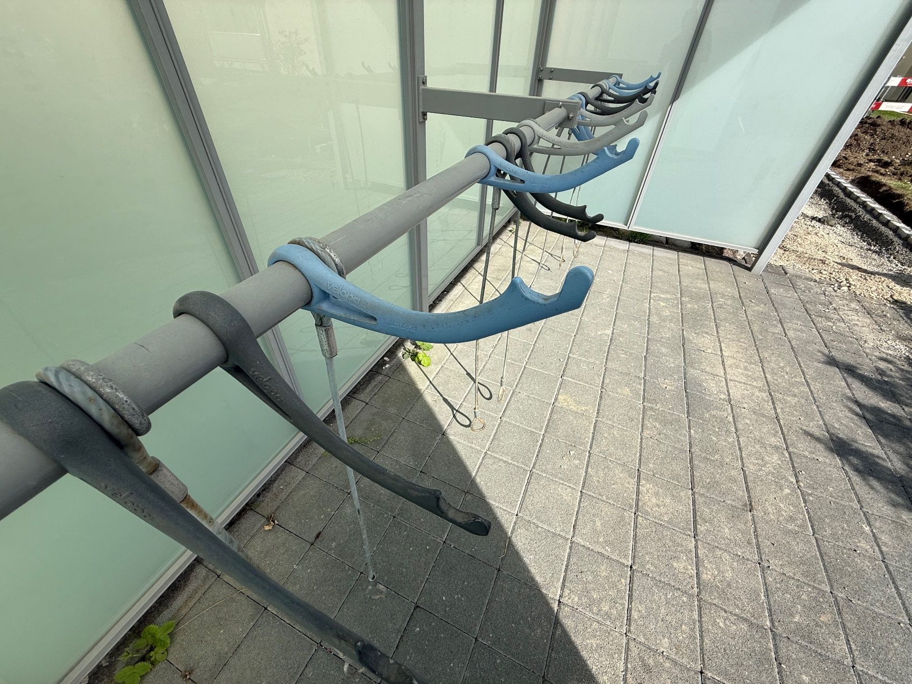 Rifugi: Velounterstand von Velopa – robust und langlebig – Usato da Diessenhofen venduto da Scaleoraider 6