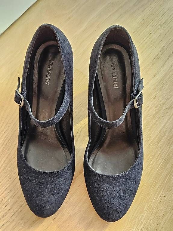 Chaussures femmes: Pumps der Grösse 37 – D'occasion à Spreitenbach par abo_6vxk 2