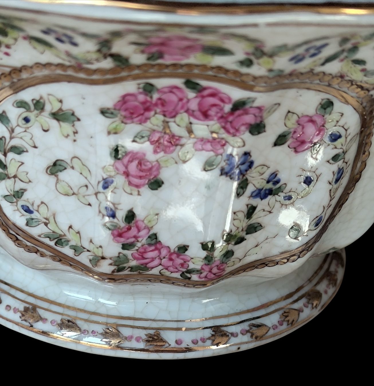 Coupes: Cachepot in Ceramica Finemente Decorata a Rose e Oro. – D'occasion à Lugano par fbo_82wg 3