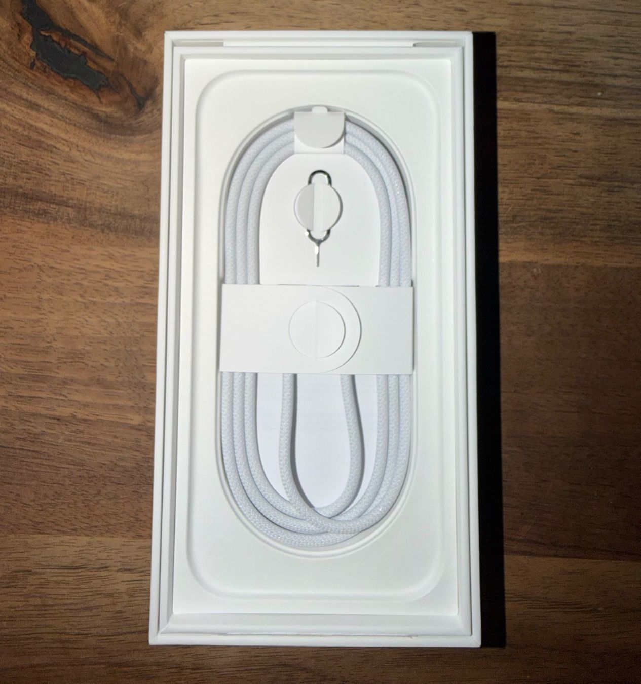 Apple Telefoni cellulari / Smartphones: Apple iPhone 16 PRO, gebraucht – Usato da Zürich venduto da phitue 5