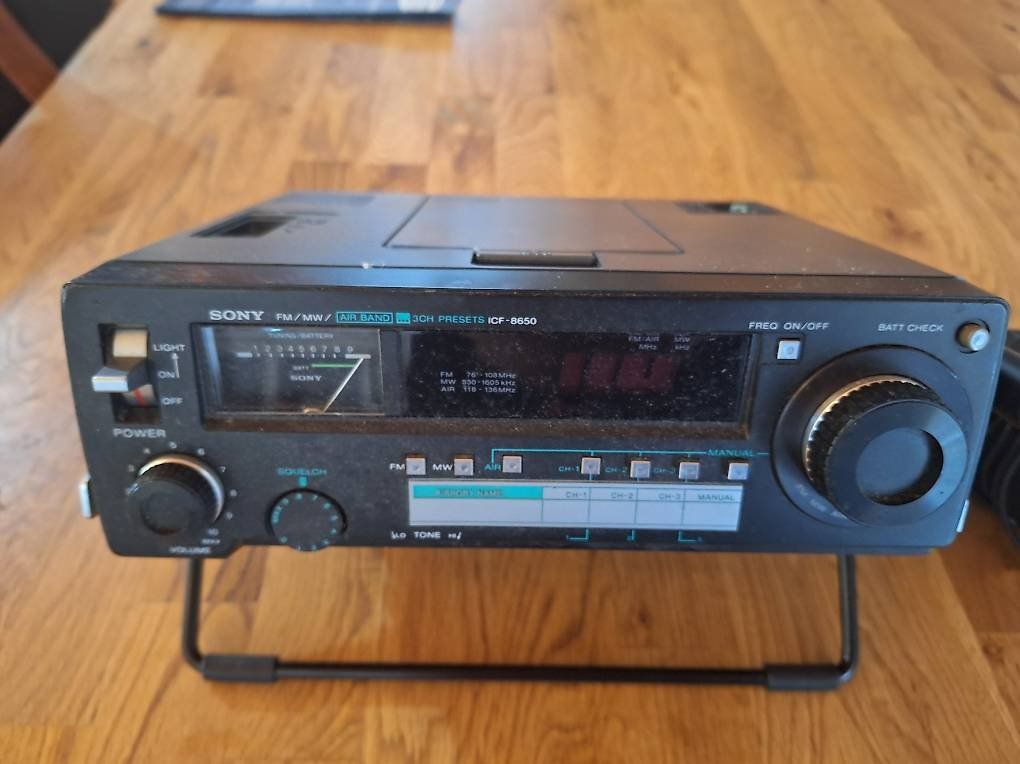 Radiocomunicazione: Sony ICF-8650 Flugfunkempfänger, Scanner – Usato da Untervaz venduto da Zollhaus1