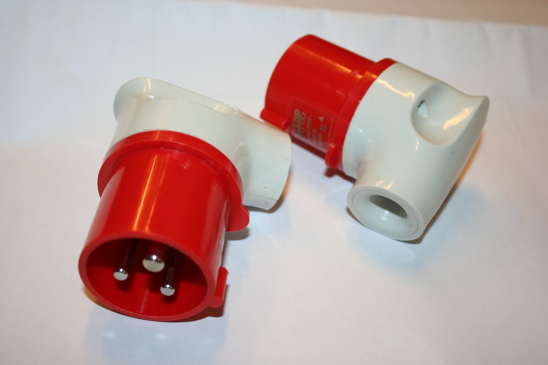 Spine: CEE Einbau-Dosen und Stecker 16A 230/400V – Usato da Hinwil venduto da ilon13 1